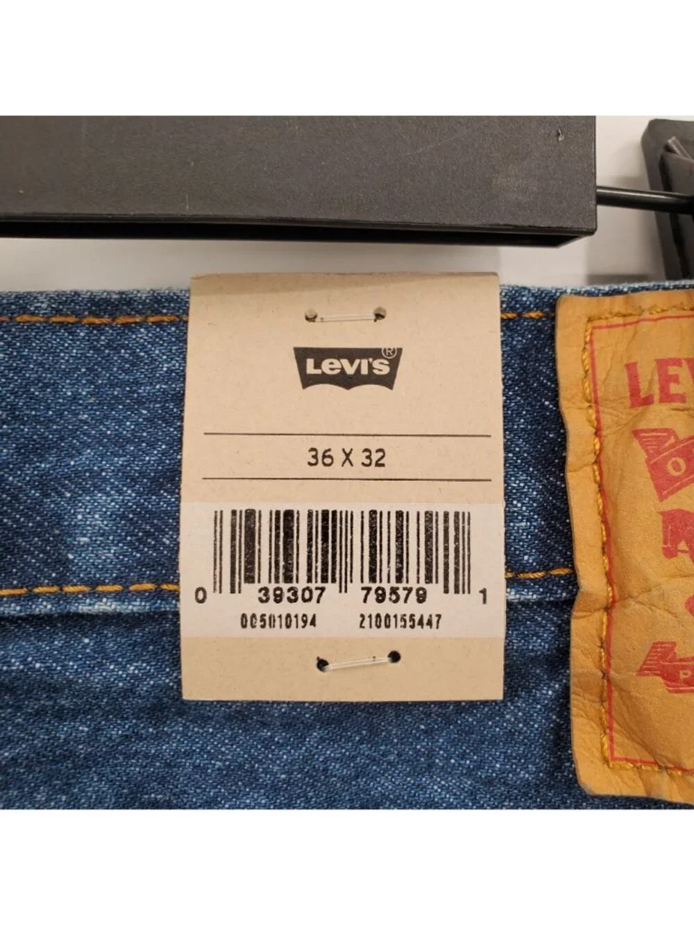Levi's 501 Original Straight Leg Fit Jeans Denim Pants Men Size 36 x 32 NWT